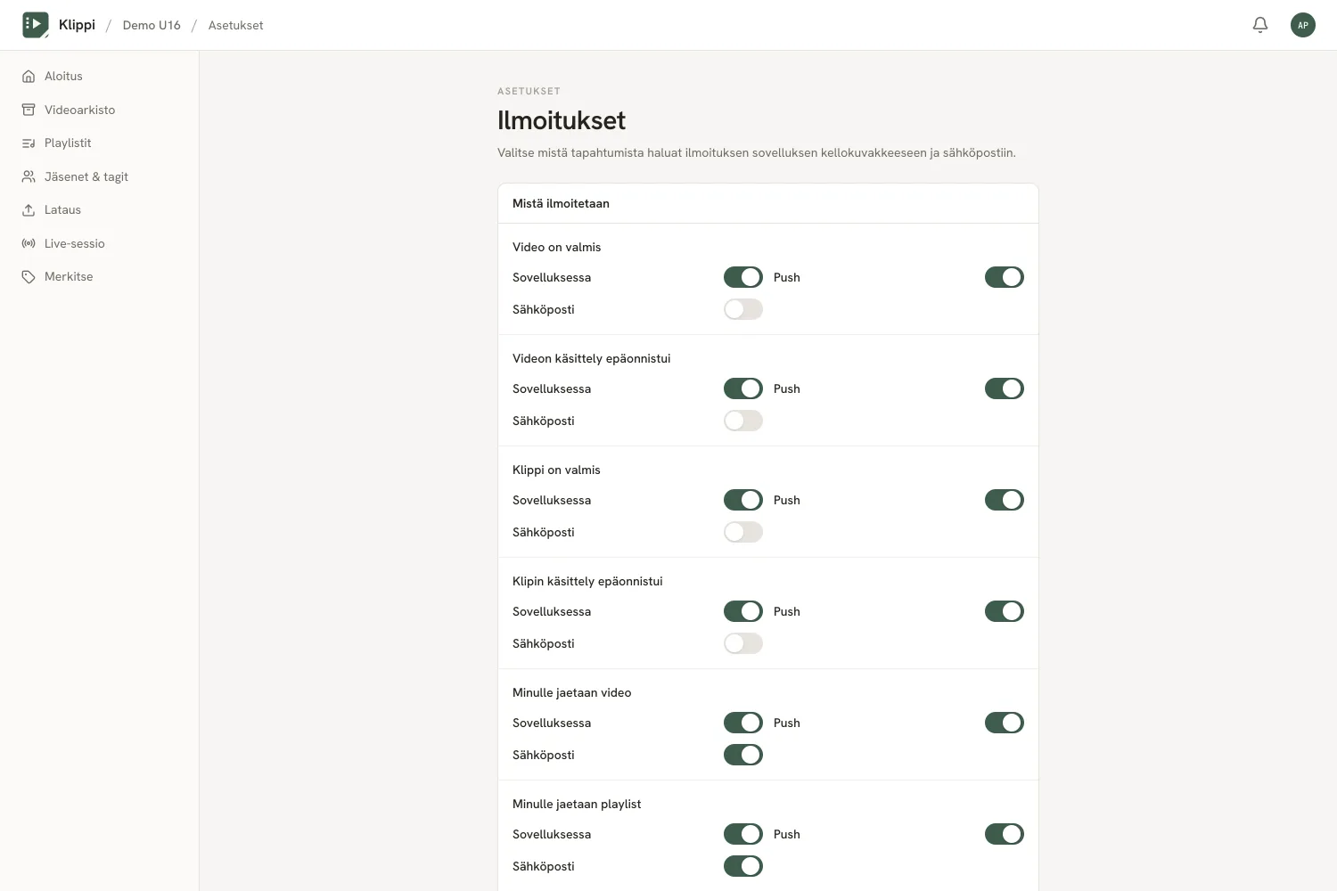 Ilmoitusasetukset: tapahtumakohtaiset kytkimet sarakkeissa Sovelluksessa, Push ja Sähköposti.