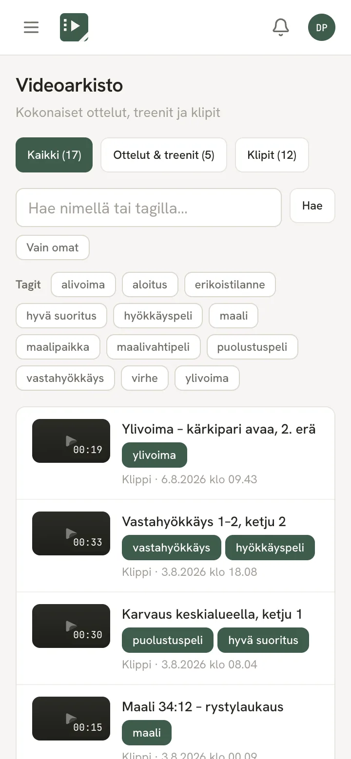Pelaajan videoarkisto puhelimessa: välilehdet, hakukenttä, tagisuodattimet ja lista videoista.