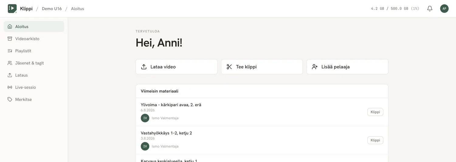 Valmentajan aloitusnäkymä: pikatoiminnot Lataa video, Tee klippi ja Lisää pelaaja.